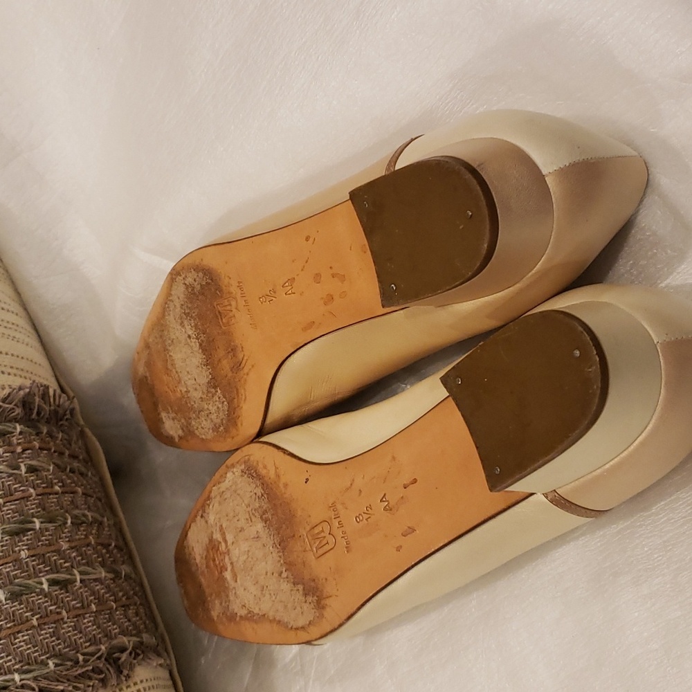 Bruno magli lady shoes,two tone cream platinum finish pump size 8.5 - Picture 4 of 7